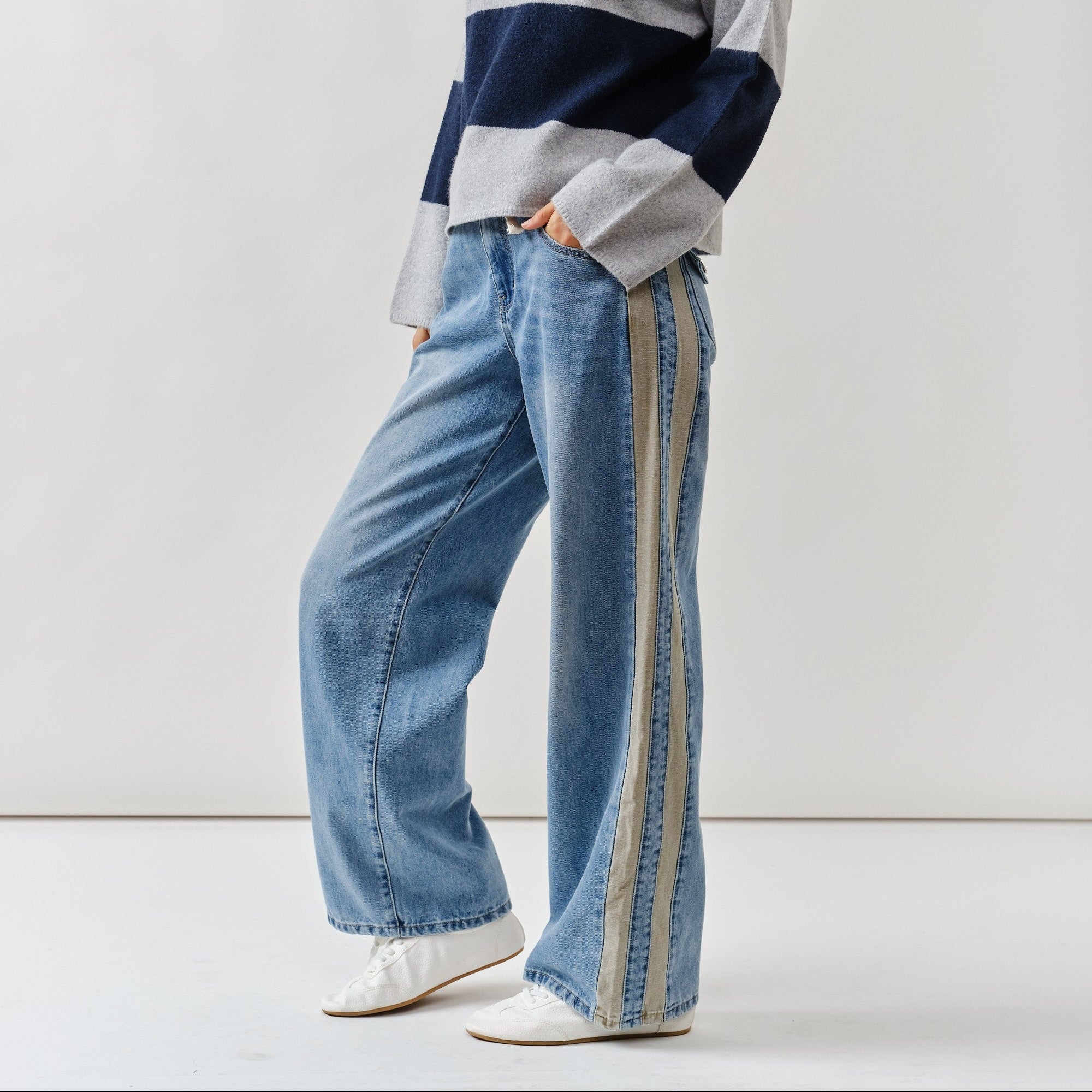 Contrast Line Detail Slouchy Straight Jeans