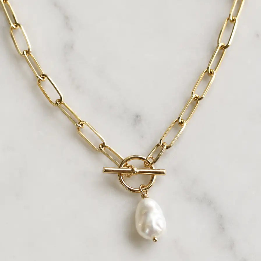 Lola Toggle & Pearl Necklace