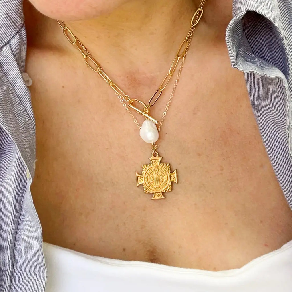 Lola Toggle & Pearl Necklace